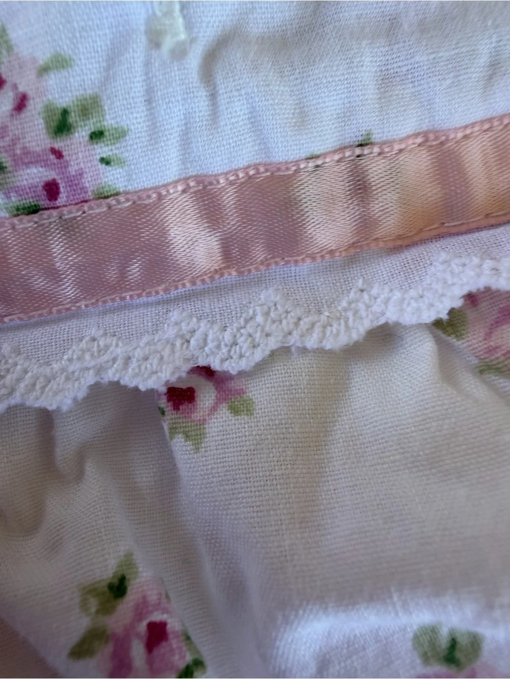 Y2K Rachel Ashwell Treasures Rosebud Ruffled Farmhouse Shower Curtain 68x70 GUC